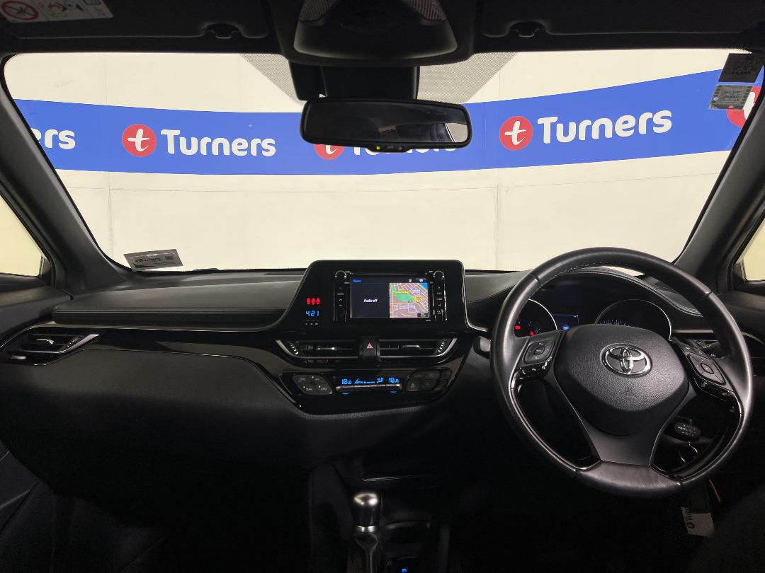 Photo '17' of Toyota C-HR