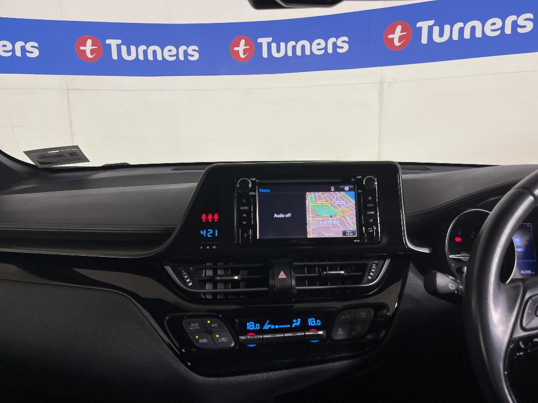 Photo '18' of Toyota C-HR