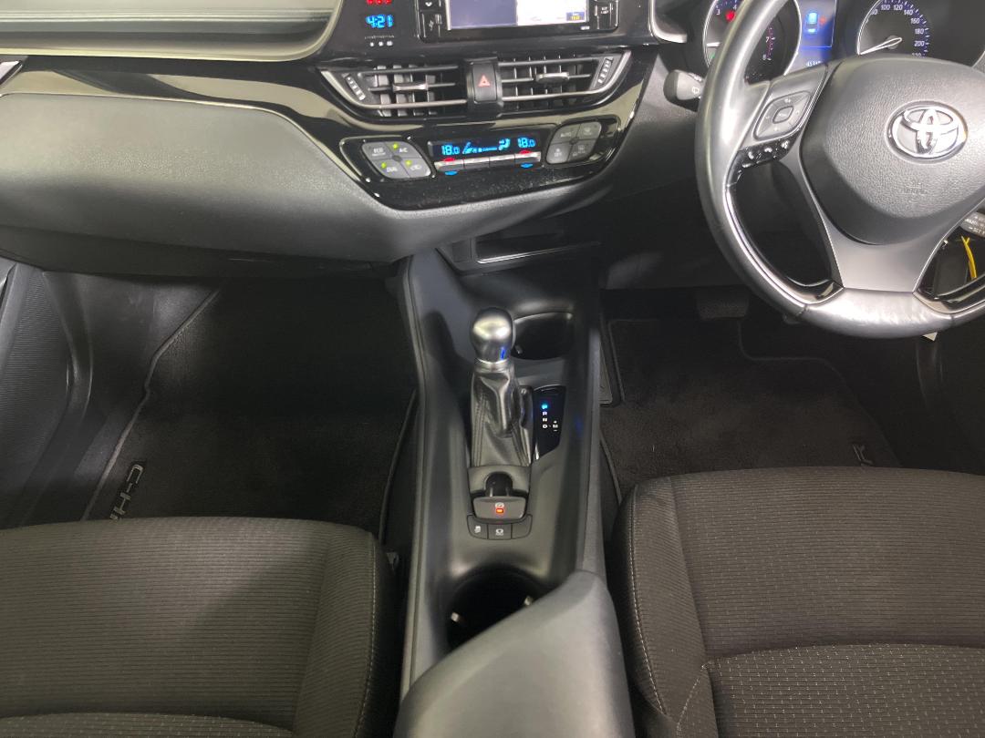 Photo '23' of Toyota C-HR