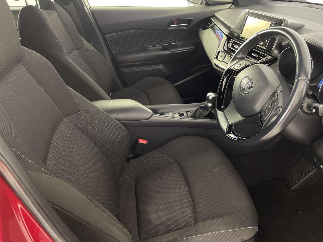 Photo '16' of Toyota C-HR Photo '16' of Toyota C-HR