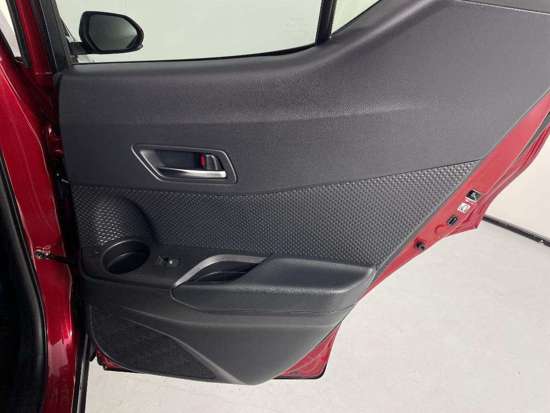 Photo '19' of Toyota C-HR Photo '19' of Toyota C-HR