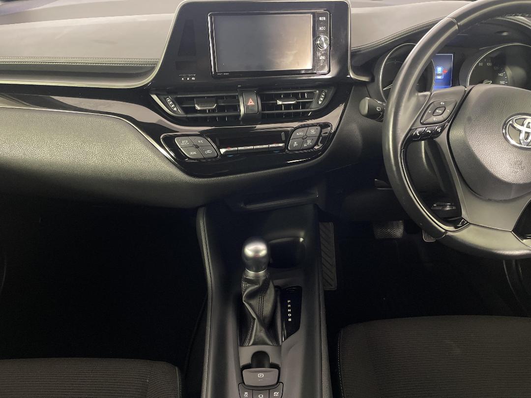 Photo '18' of Toyota C-HR Photo '18' of Toyota C-HR