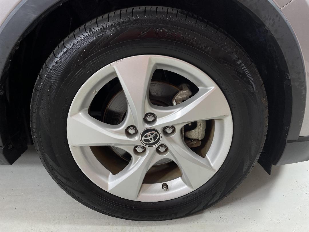 Photo '9' of Toyota C-HR Photo '9' of Toyota C-HR