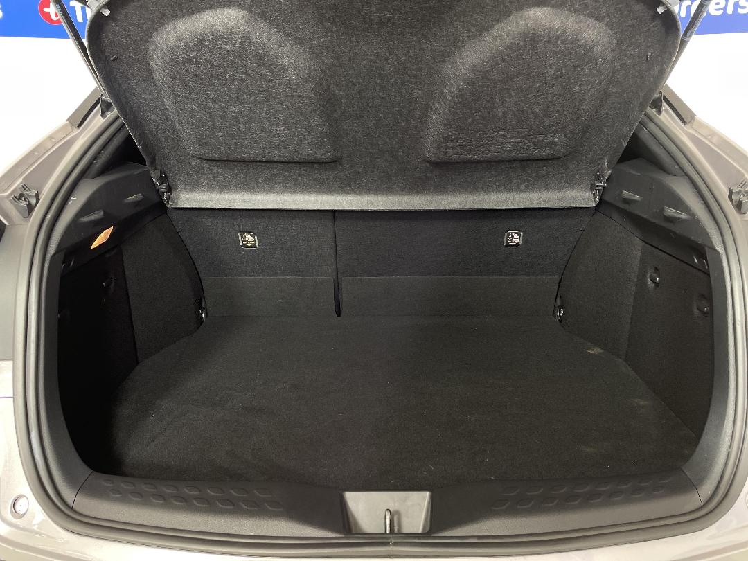 Photo '14' of Toyota C-HR Photo '14' of Toyota C-HR