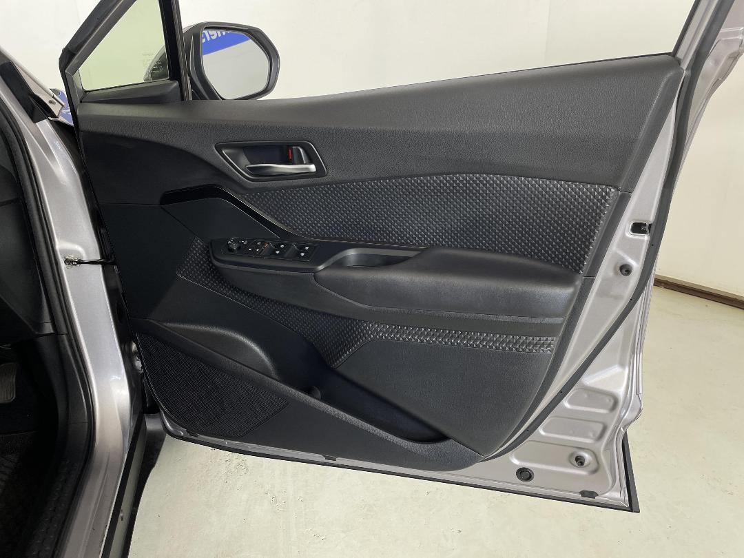 Photo '15' of Toyota C-HR Photo '15' of Toyota C-HR