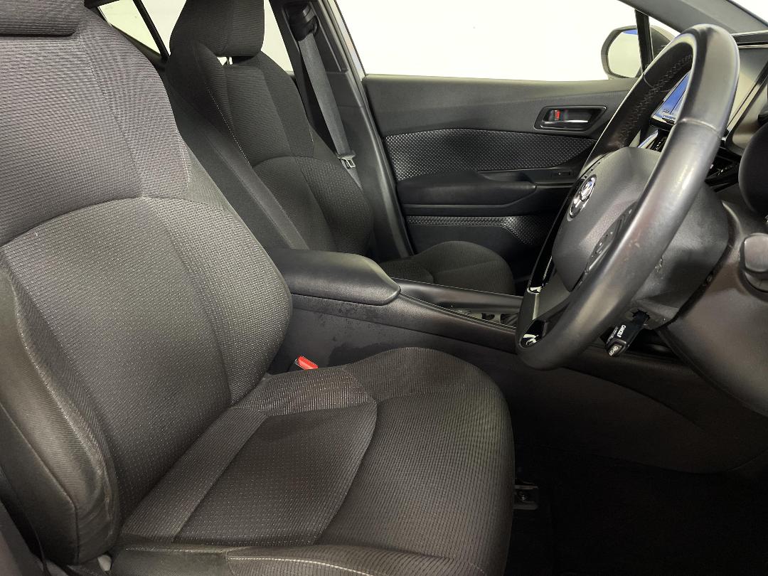 Photo '16' of Toyota C-HR Photo '16' of Toyota C-HR