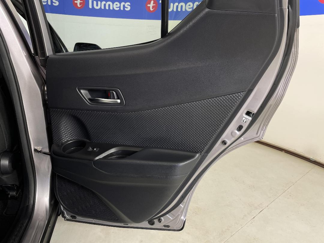 Photo '19' of Toyota C-HR Photo '19' of Toyota C-HR