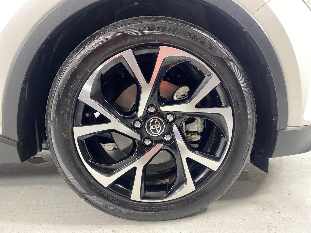 Photo '9' of Toyota C-HR