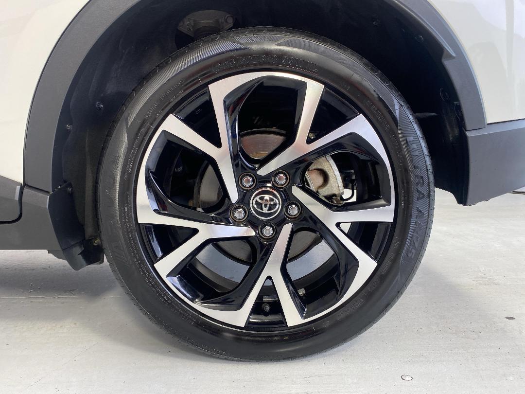 Photo '11' of Toyota C-HR