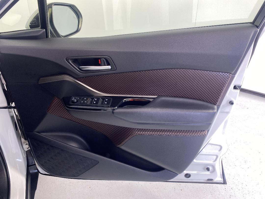 Photo '15' of Toyota C-HR