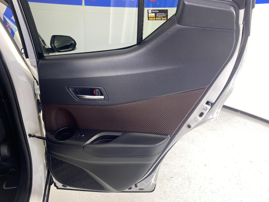 Photo '19' of Toyota C-HR