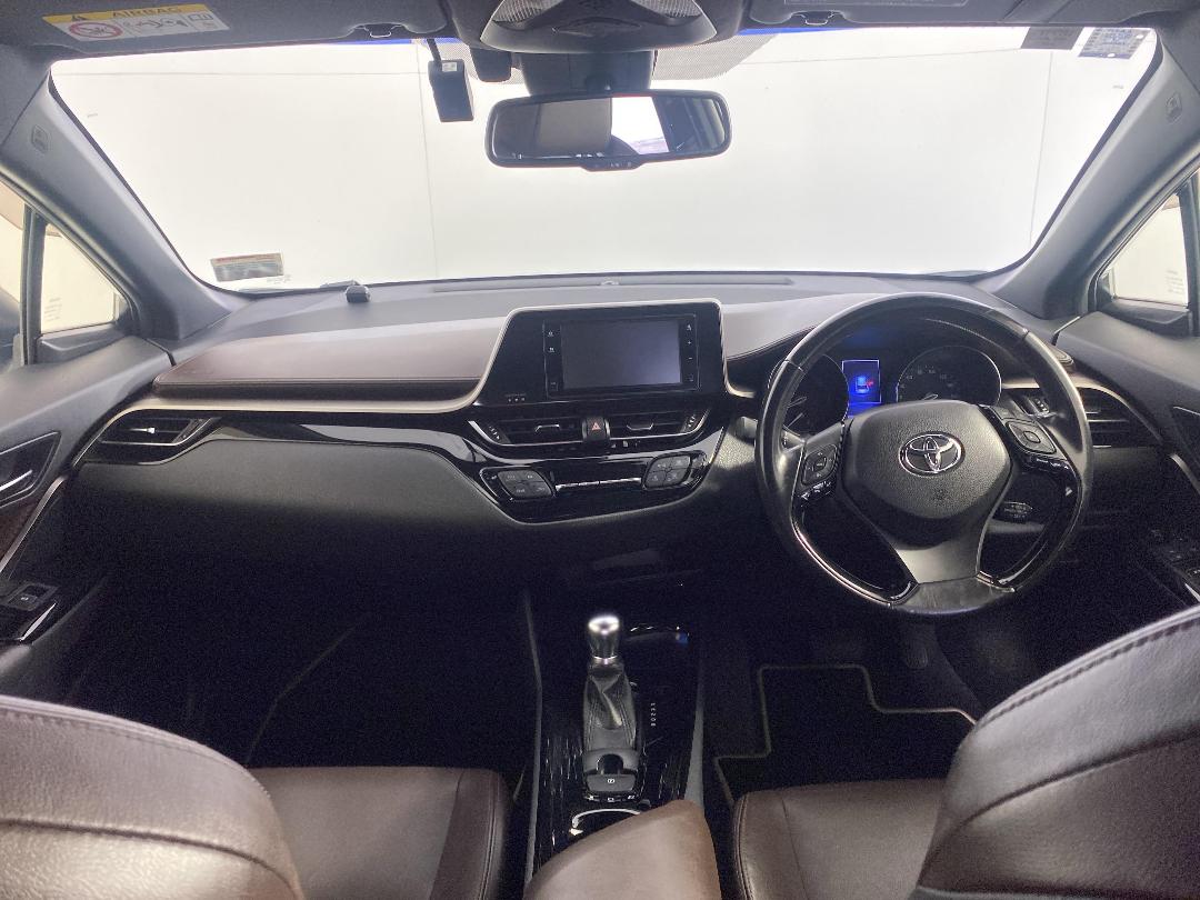 Photo '17' of Toyota C-HR