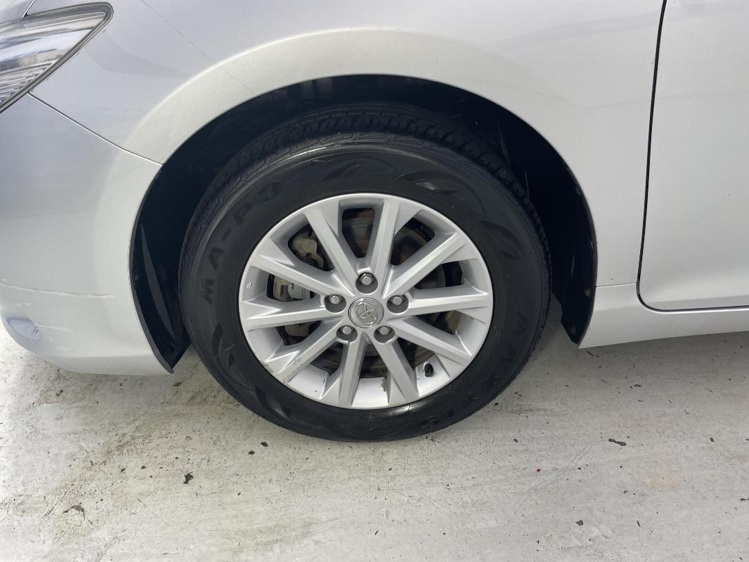 Photo '10' of Toyota Camry