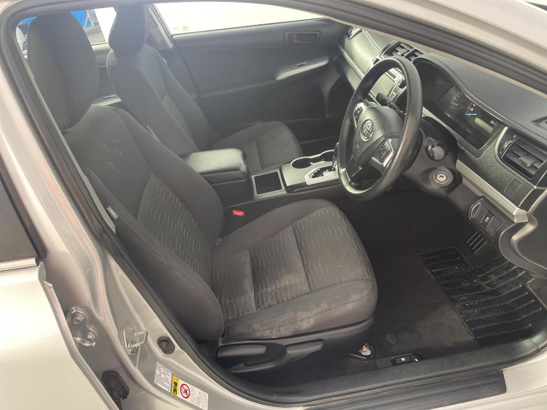 Photo '16' of Toyota Camry