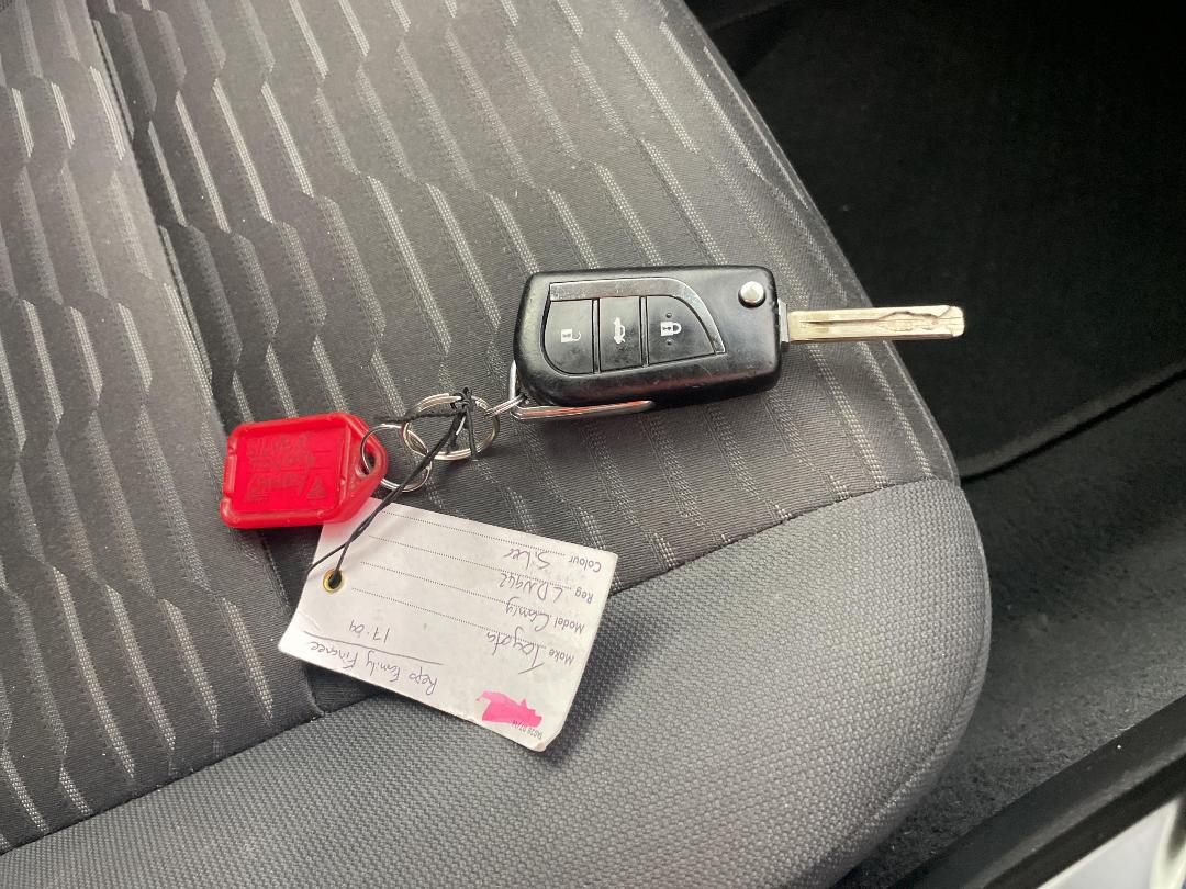 Photo '22' of Toyota Camry