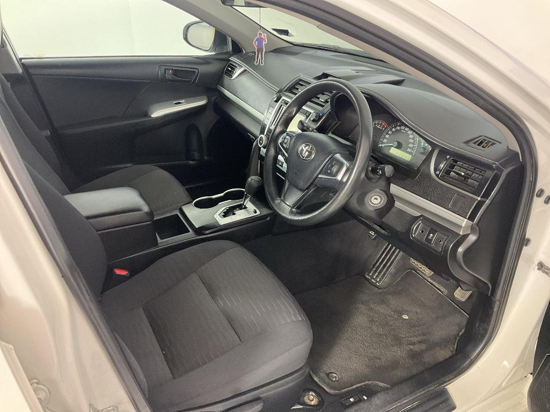 Photo '16' of Toyota Camry Photo '16' of Toyota Camry