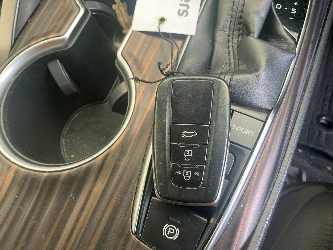 Photo '17' of Toyota Camry Hybrid Photo '17' of Toyota Camry Hybrid