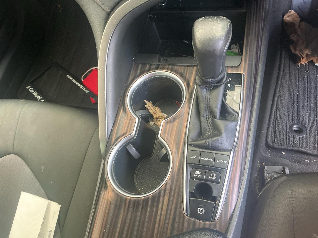 Photo '19' of Toyota Camry Hybrid Photo '19' of Toyota Camry Hybrid