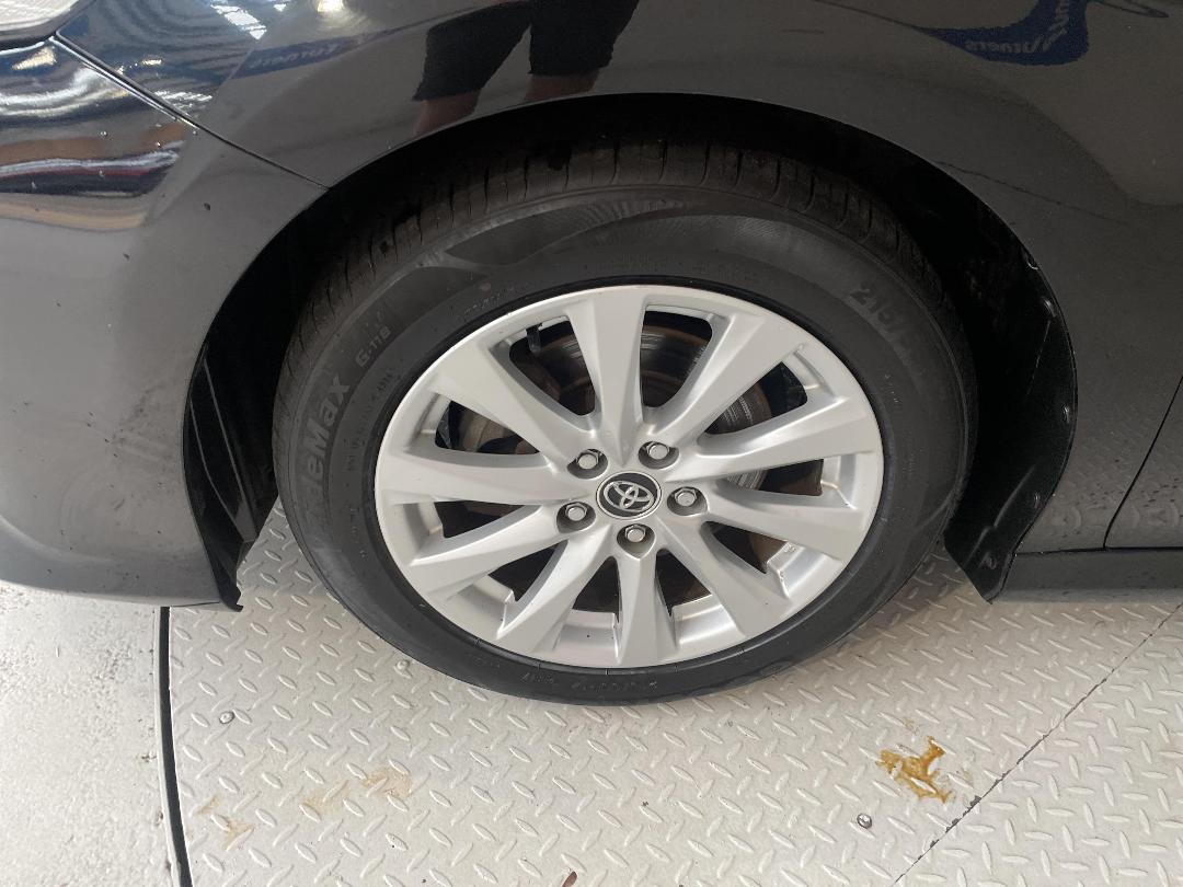 Photo '10' of Toyota Camry