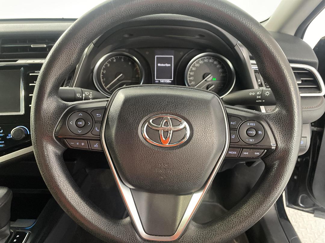 Photo '28' of Toyota Camry