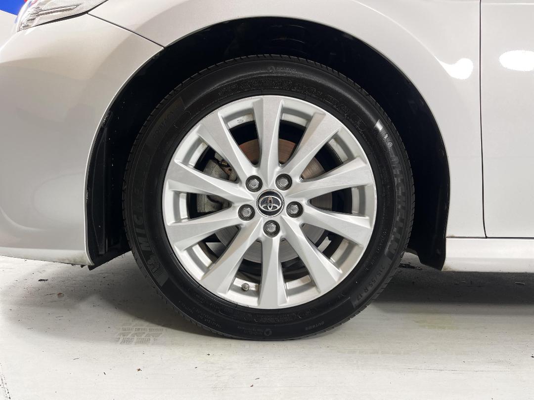 Photo '10' of Toyota Camry