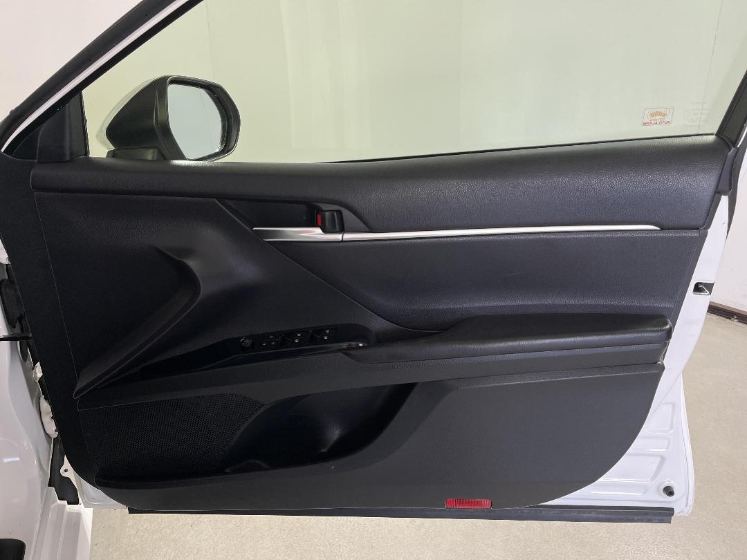 Photo '15' of Toyota Camry Photo '15' of Toyota Camry