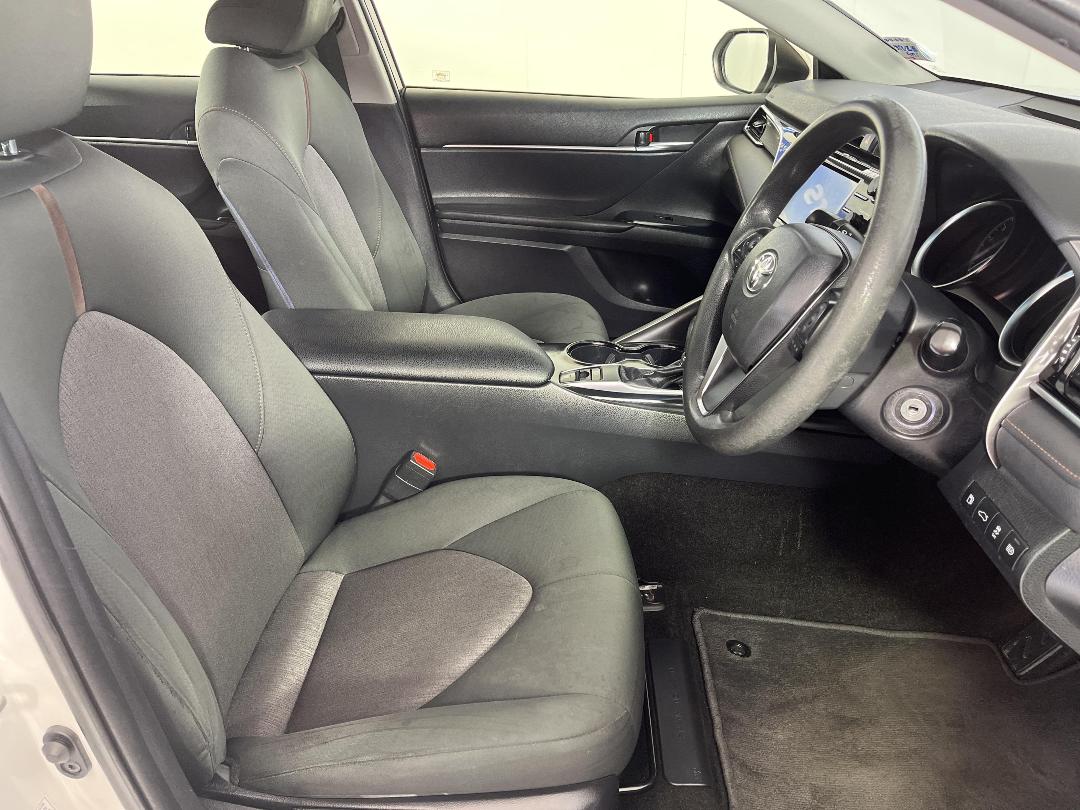 Photo '16' of Toyota Camry Photo '16' of Toyota Camry