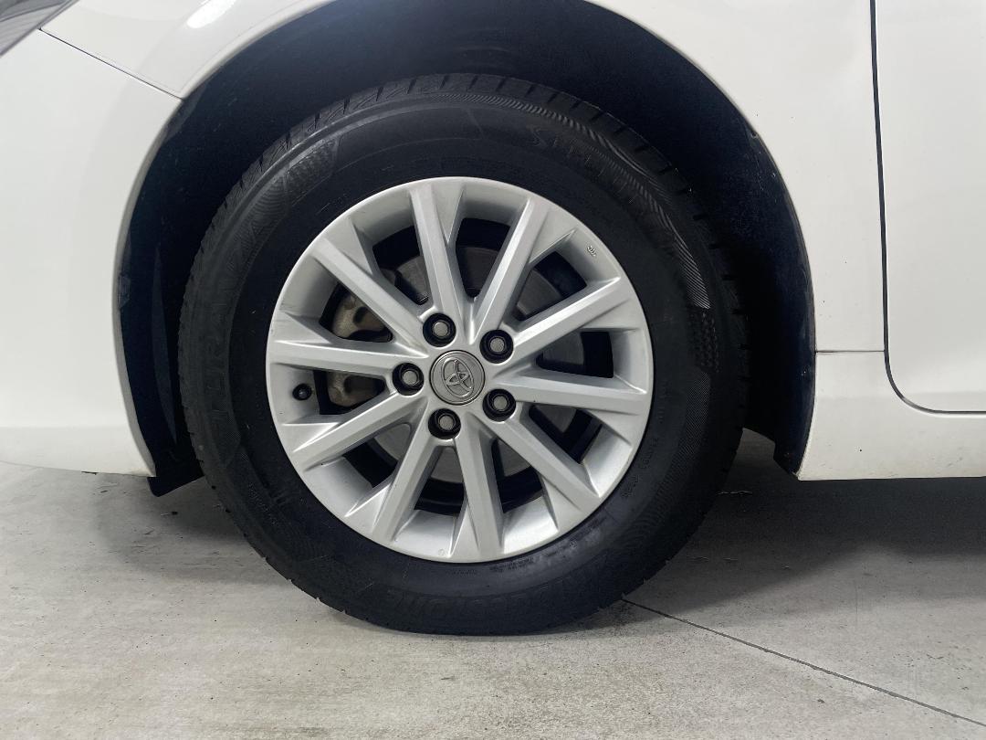 Photo '10' of Toyota Camry