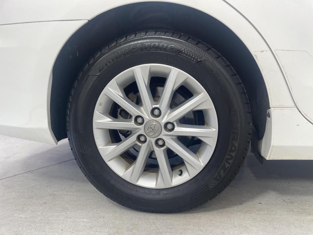 Photo '12' of Toyota Camry