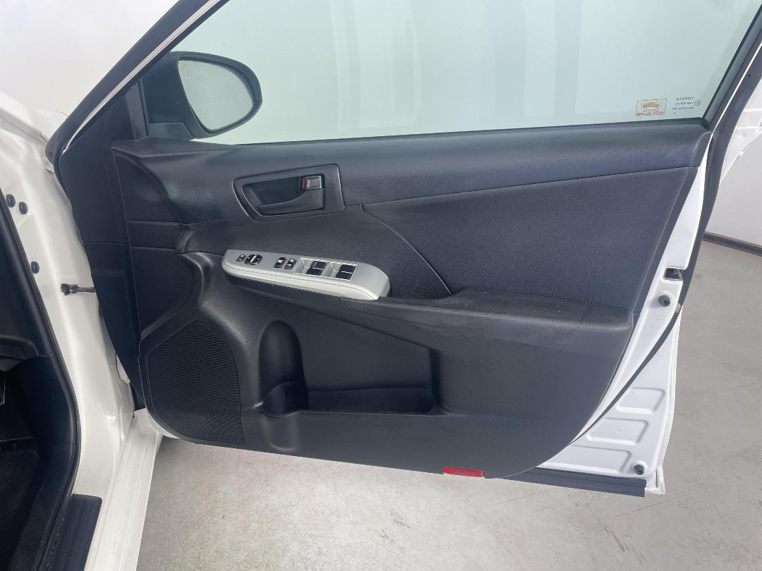 Photo '15' of Toyota Camry