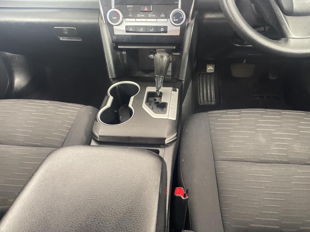 Photo '18' of Toyota Camry