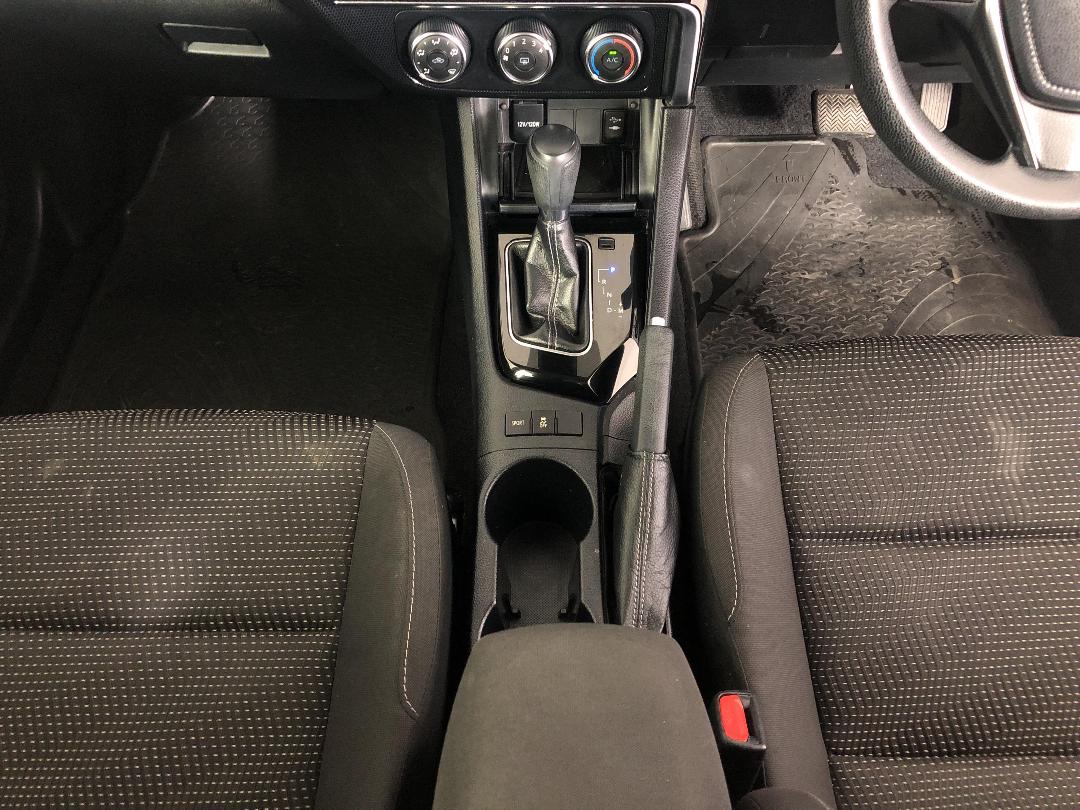 Photo '18' of Toyota Corolla