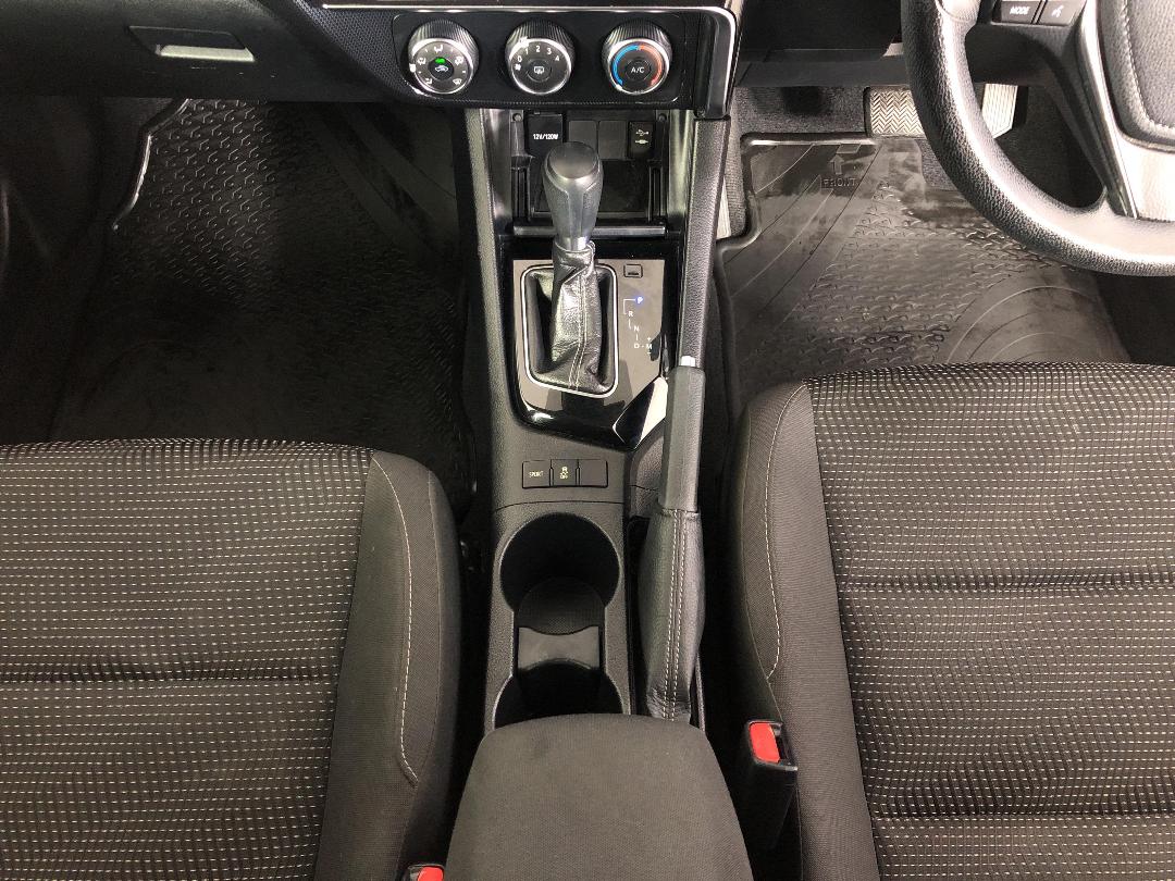 Photo '18' of Toyota Corolla