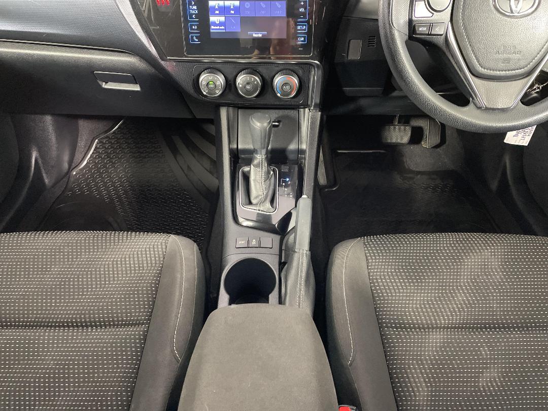 Photo '18' of Toyota Corolla Photo '18' of Toyota Corolla