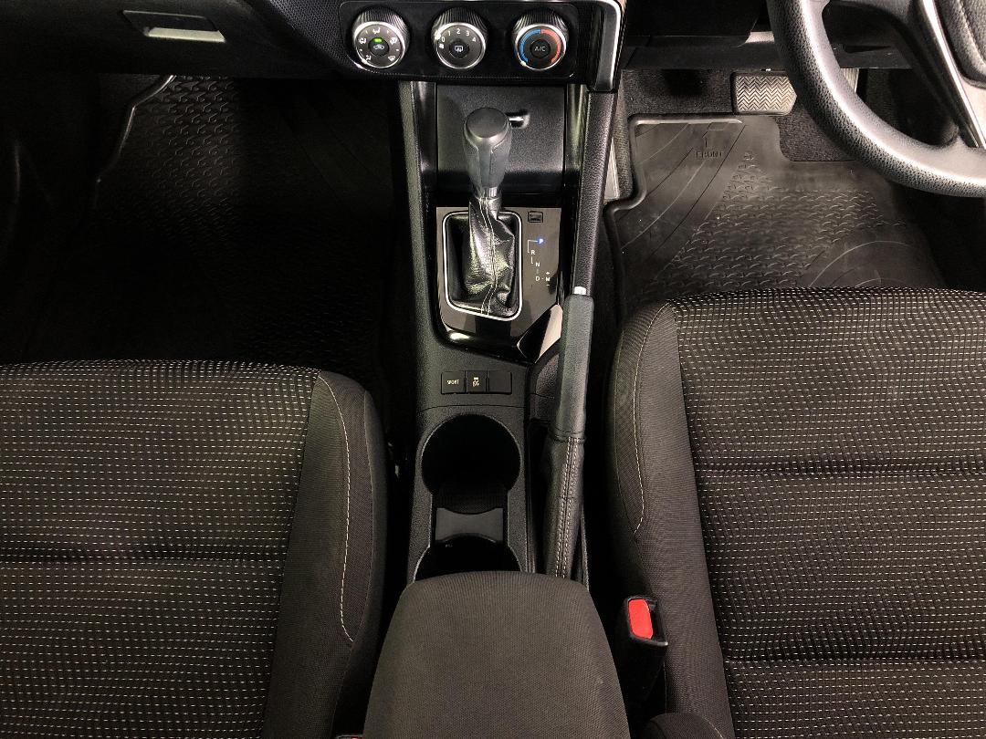 Photo '18' of Toyota Corolla