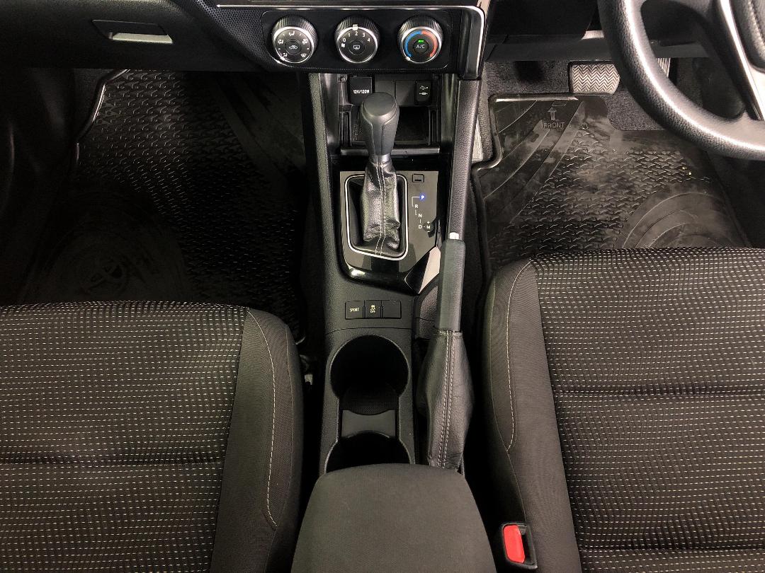 Photo '18' of Toyota Corolla