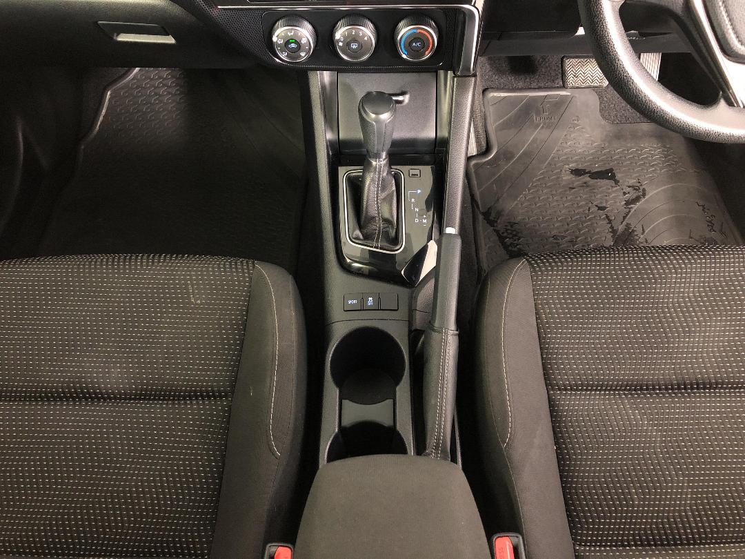 Photo '18' of Toyota Corolla Photo '18' of Toyota Corolla