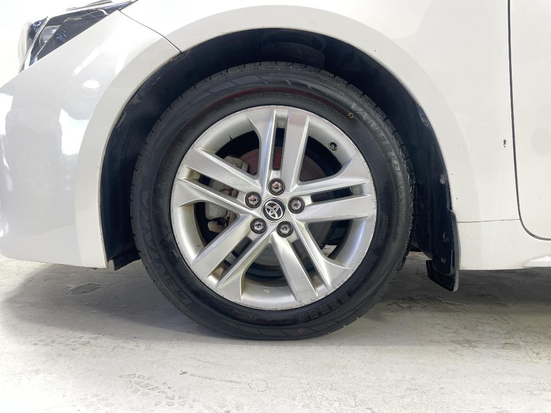 Photo '10' of Toyota Corolla