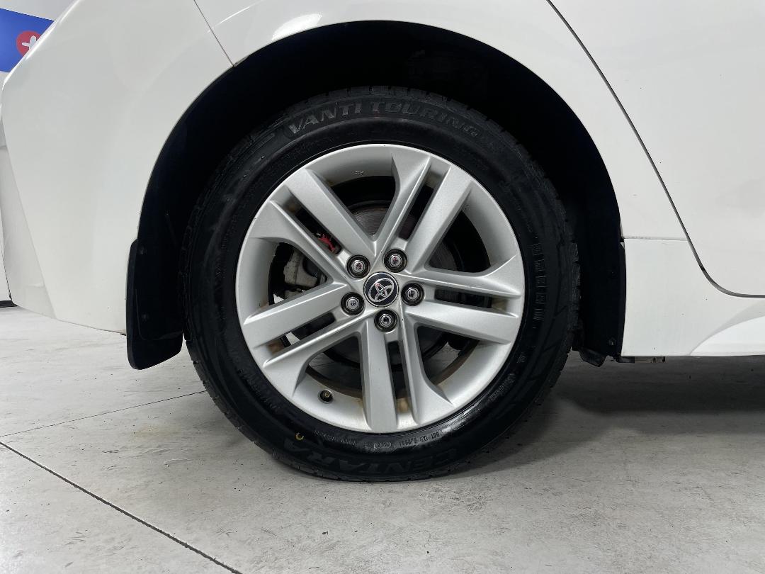 Photo '12' of Toyota Corolla