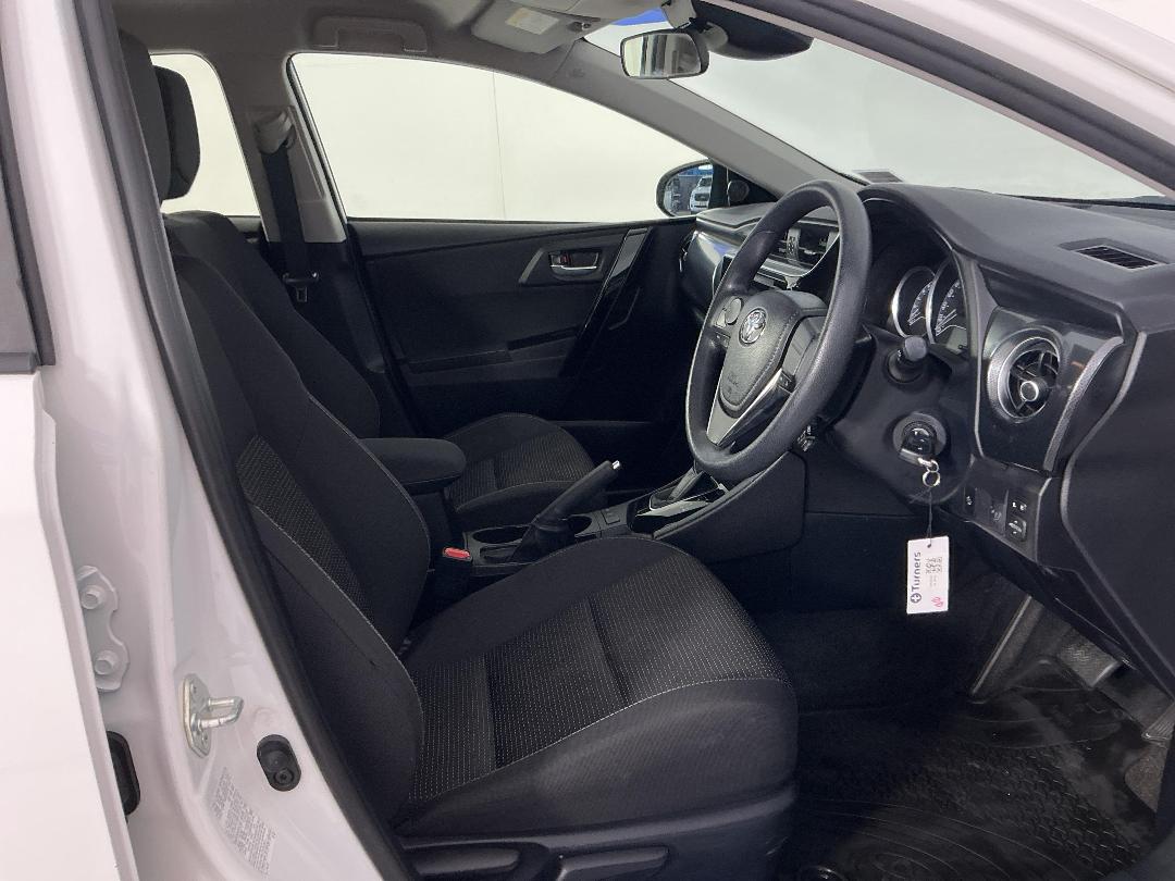 Photo '16' of Toyota Corolla