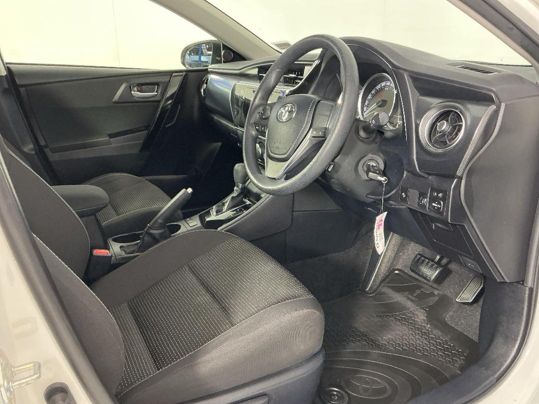 Photo '16' of Toyota Corolla