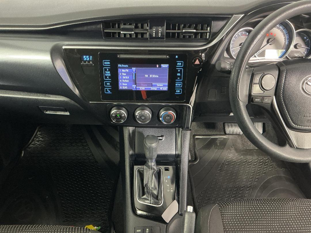 Photo '18' of Toyota Corolla