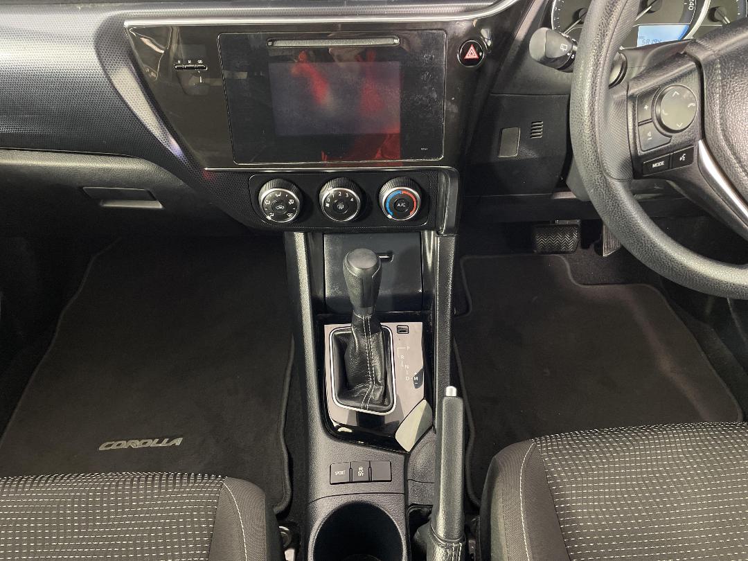 Photo '18' of Toyota Corolla