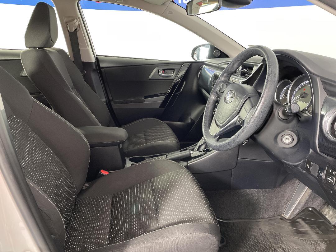 Photo '16' of Toyota Corolla Photo '16' of Toyota Corolla