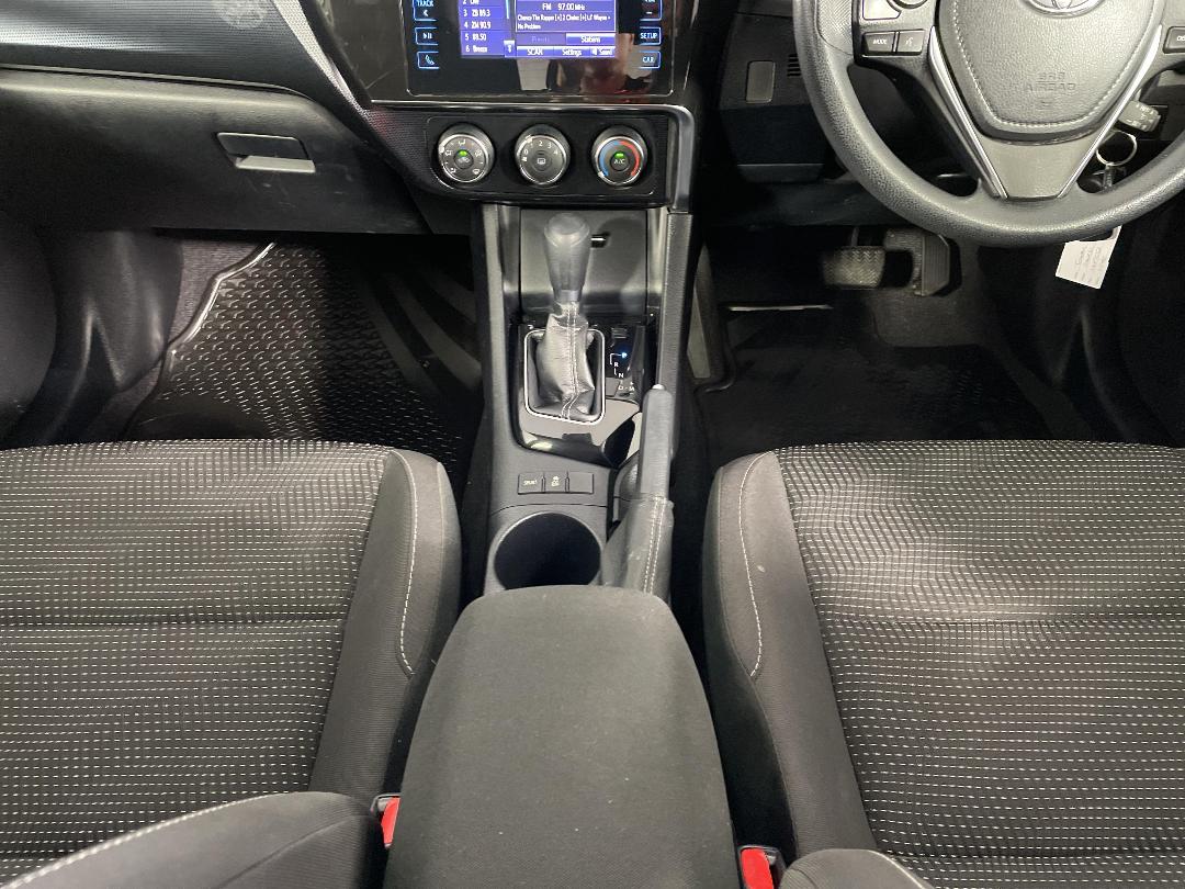 Photo '18' of Toyota Corolla Photo '18' of Toyota Corolla