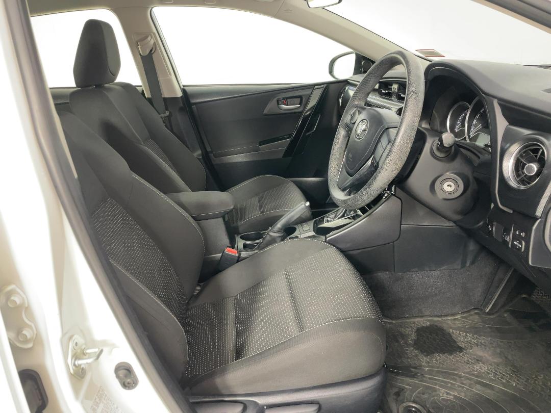 Photo '16' of Toyota Corolla