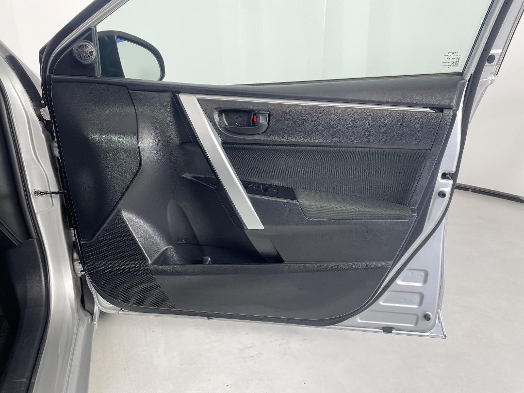 Photo '15' of Toyota Corolla Photo '15' of Toyota Corolla