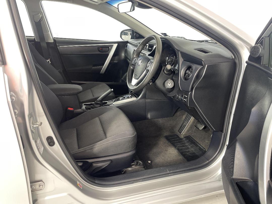 Photo '16' of Toyota Corolla Photo '16' of Toyota Corolla