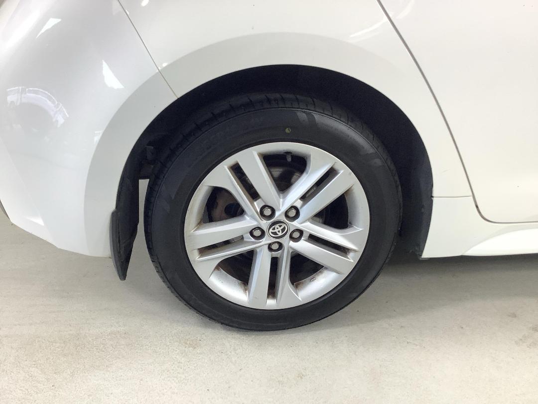 Photo '12' of Toyota Corolla