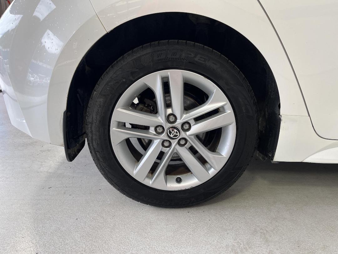 Photo '12' of Toyota Corolla